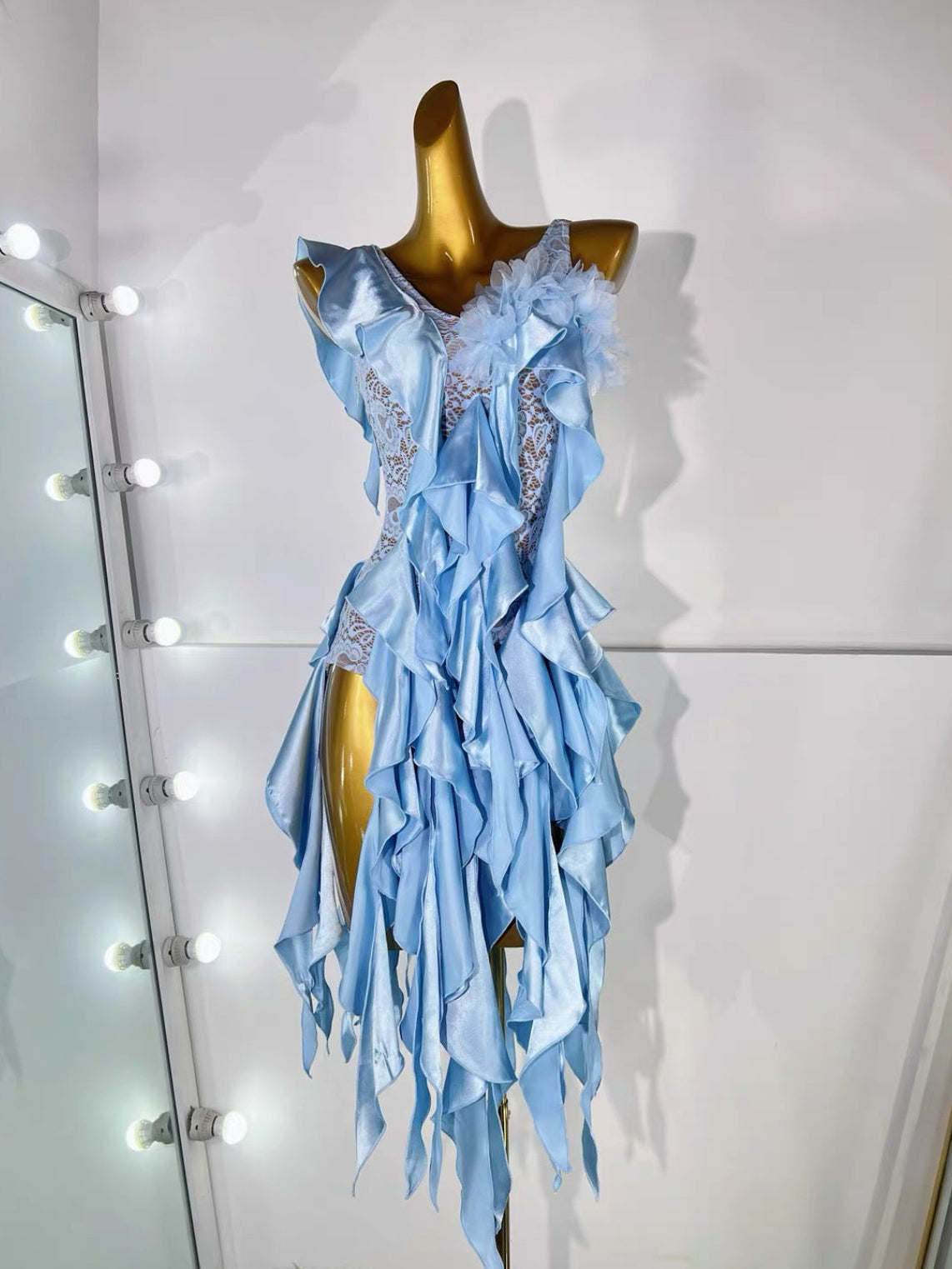 Crystalline Ruffled Lace  Smooth Dress Standard/Smooth 